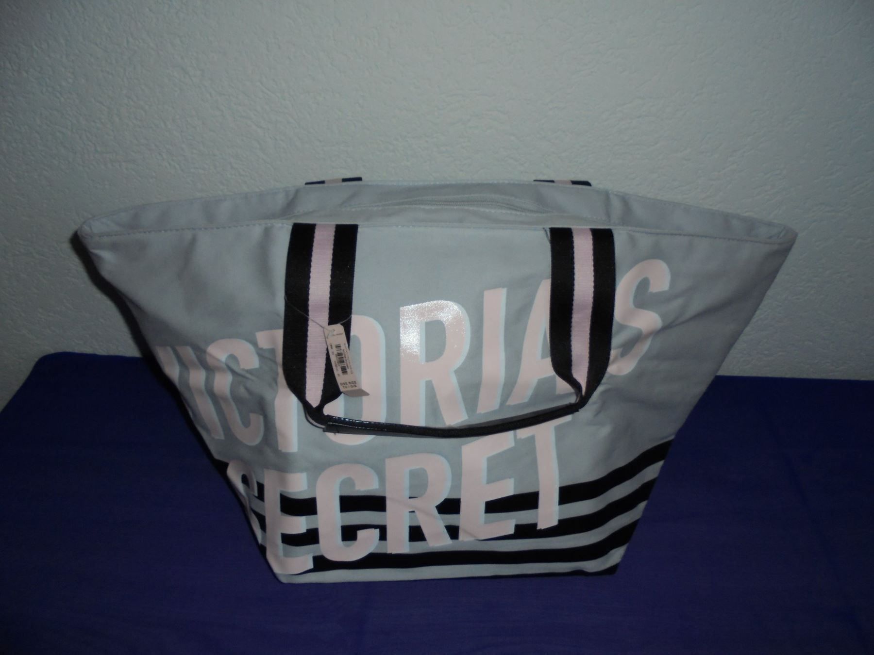 Victoria's Secret Taschen für Damen: VICTORIA'S SECRET GROSSE TASCHE/ SHOPPER – Neu und originalverpackt aus Aarau Rohr von PinkSchwein