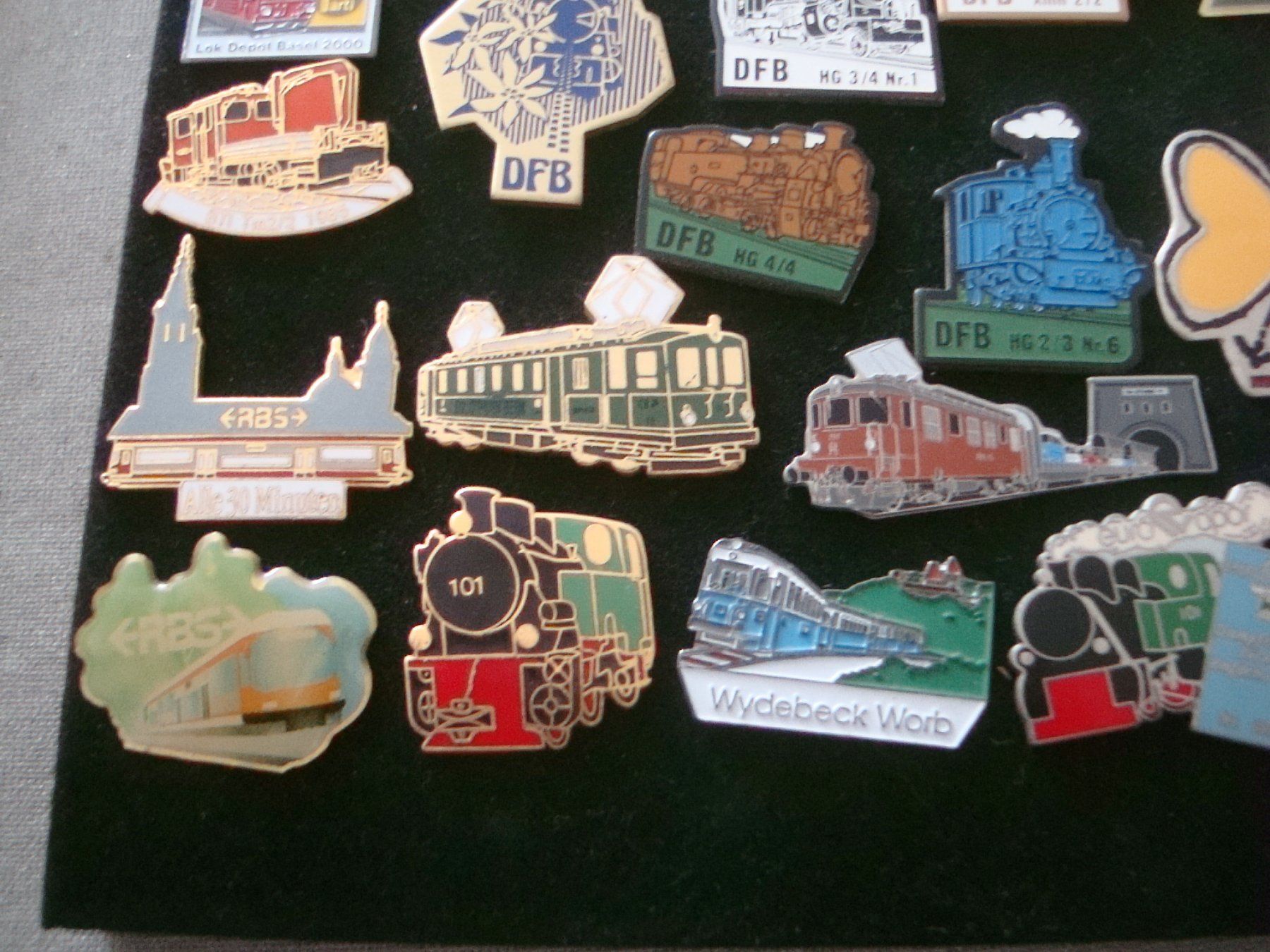 Placchette & Badge: 80 Pin - Eisenbahnen - Ohne Verschluss – Usato da Neuenegg venduto da flohcante 5