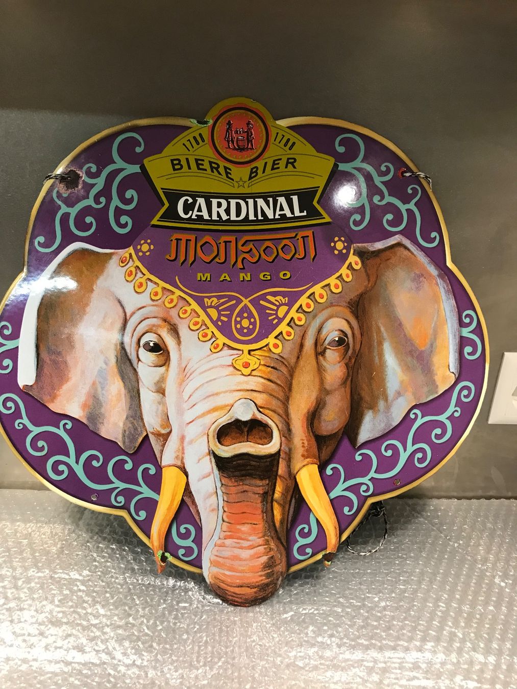 Cardinal Schilder: CARDINAL MANGO BIER EMAIL ELEFANTKO. BLECH SCHILD 45X44 CM. – Gebraucht aus Steffisburg von Flueckiger120 1