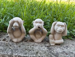 3 Affen aus Beton hören sehen reden nichts