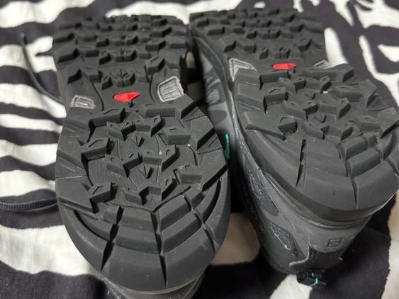 Salomon Chaussures femmes: Salomon Wanderschuhe mit Goretex Gr. 38 – D'occasion à Winterthur par EH47 1