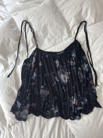Débardeur Brandy Melville noir à fleurs taille unique