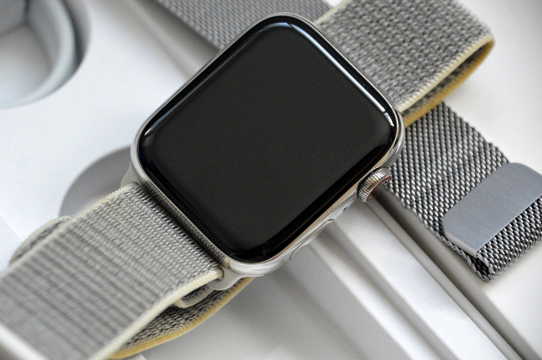 Apple Smartwatch: APPLE Watch Series 4 44 mm – Defekt aus Collonges von arashee 1