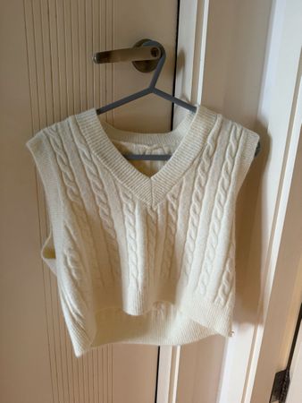 Knitted Sweater Vest Cream Cable Knit V-Neck Size S
