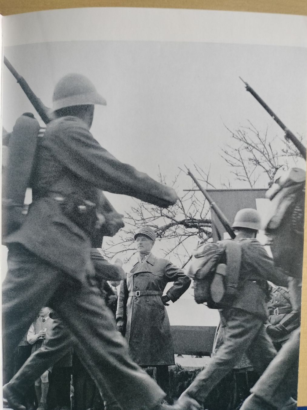 Libri: Schweizer Armee Militär Buch von 1959 – Usato da Schwanden Sigrisw venduto da len_9yqg 1