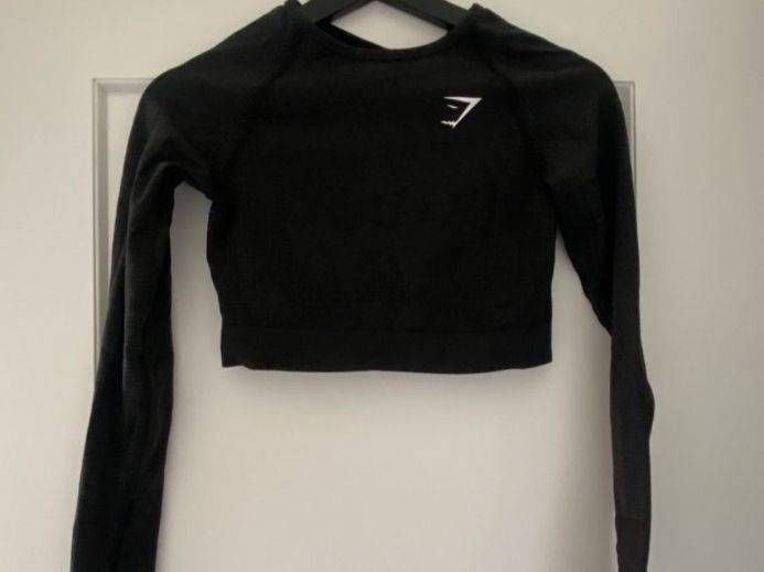 Tops: Gymshark Crop Top Grösse S, Dunkelgrau – D'occasion à Hägglingen par _Mel4nie_