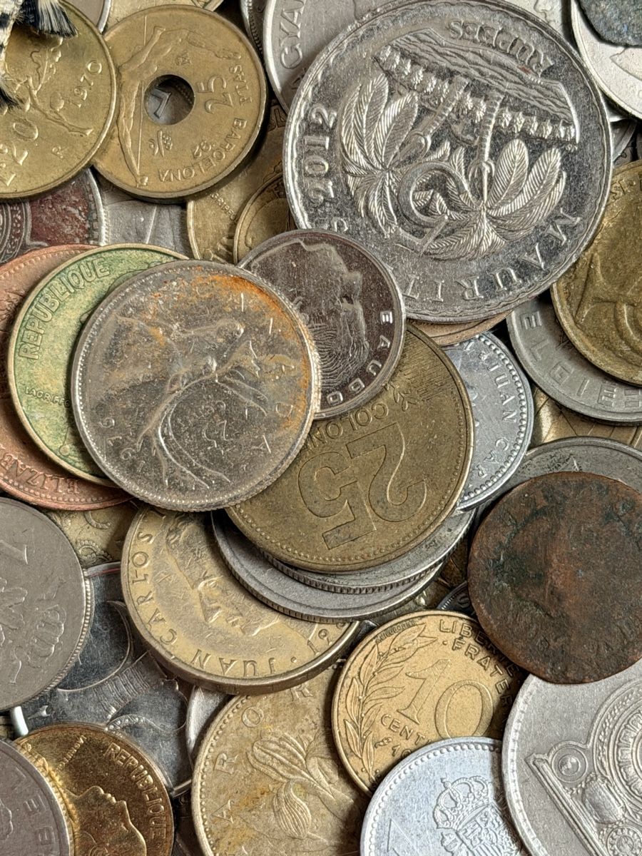 Tutti le monete: Monnaie du monde divers 3kg  – Usato da La Tour-de-Trème venduto da Ahamaya 6