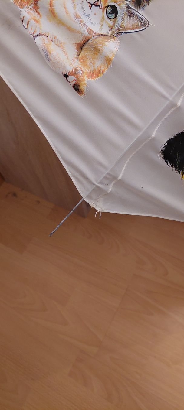 Ombrelli: Regenschirm mit Holzgriff und Katzenmotiven – Usato da Winterthur venduto da Catpaw 4