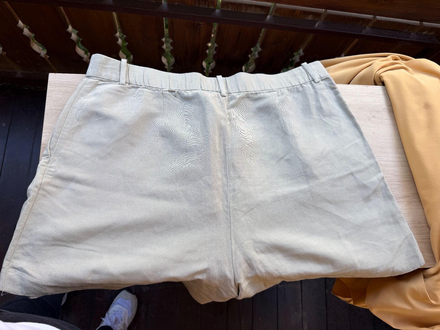 H&M Pantaloni: H&M Leinen Shorts / beige/  Gr.50 – Usato da Zermatt venduto da cacador 1