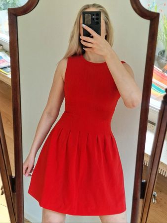 Rotes H&M Kleid – Klassiker im 60er-Jahre-Stil / minimalisti