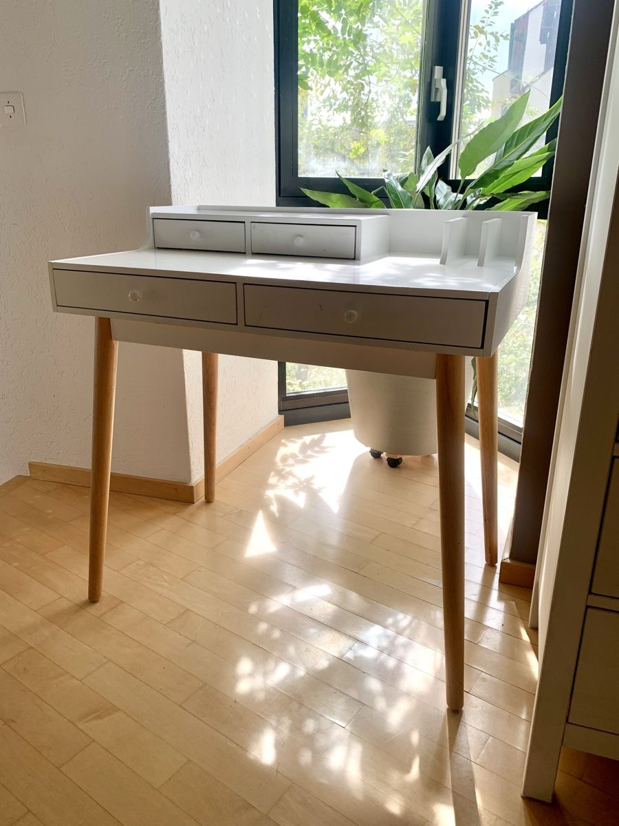 Scrivanie: Schreibtisch / Pult – Usato da Basel venduto da mackers