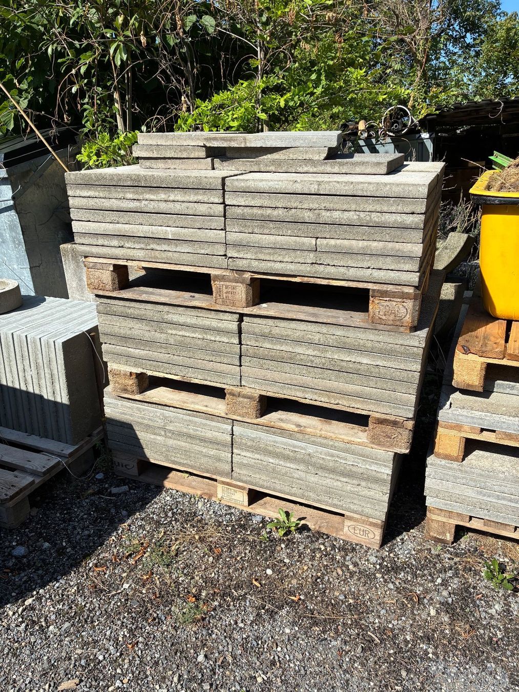 Rivestimenti per pavimenti: Betonplatten und Verbundsteine – Usato da Walenstadt venduto da LudwigderZweite 1