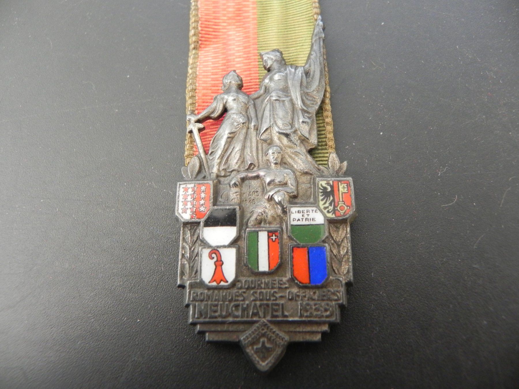 Medaillen: Medaille de Tir Distinction Neuchâtel 1939 – Gebraucht aus Biel/Bienne von Gogolozi 1