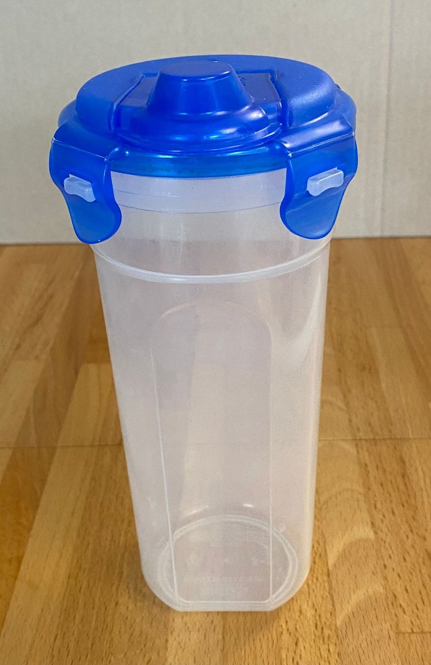 Contenitori & Simili: LOCK & LOCK - Saucen Shaker 690 ml mit Ausguss – Usato da Winterthur venduto da Secondhand-Family