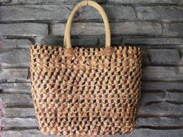 handgewebte Tasche mit Bananenblättern‪