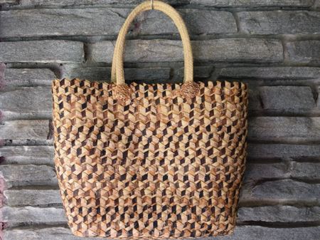 handgewebte Tasche mit Bananenblättern‪