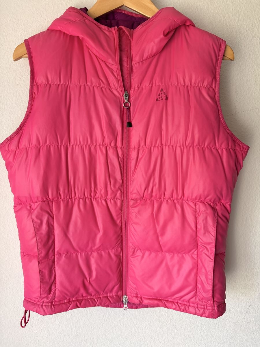 Nike Gilet & Giacche senza maniche: Nike Pink Puffer Vest Hooded  – Usato da Oberwil b. Zug venduto da fis_2wtq