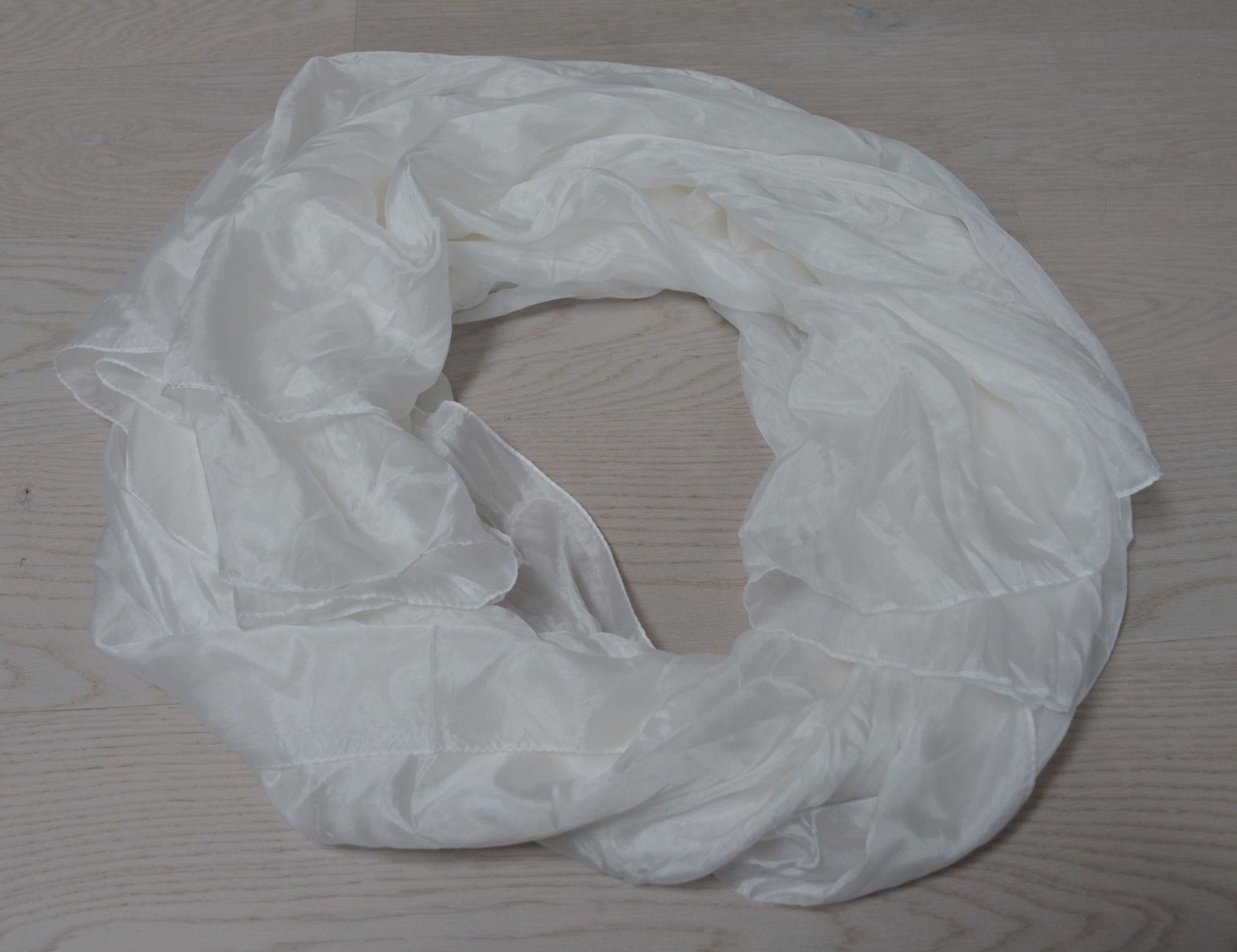 Foulard & Sciarpe: Leichter, weisser Seiden-Schal – Usato da Niederhasli venduto da littledrop 1