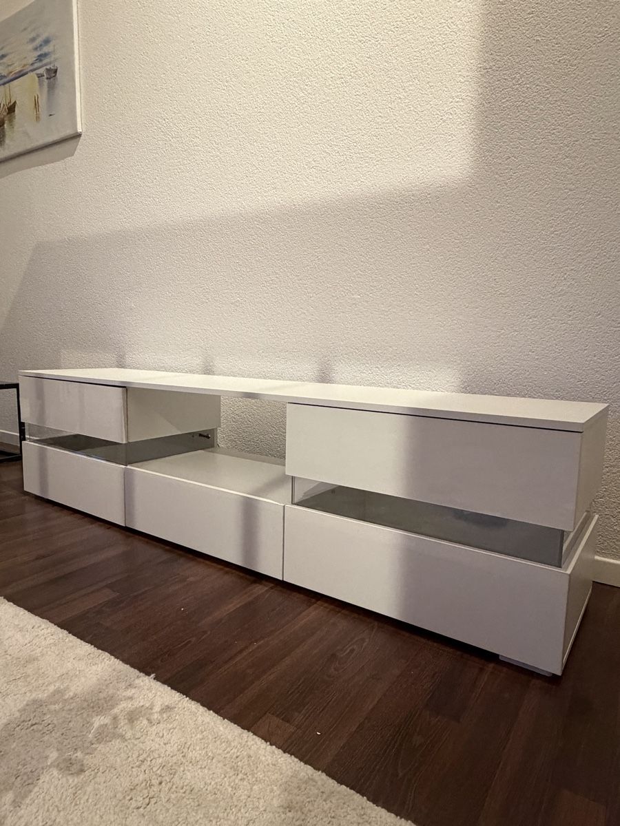 Gonser TV Möbel: TV-Möbel Weiss mit LED-Beleuchtung – Gebraucht aus Steffisburg von anjagr 1