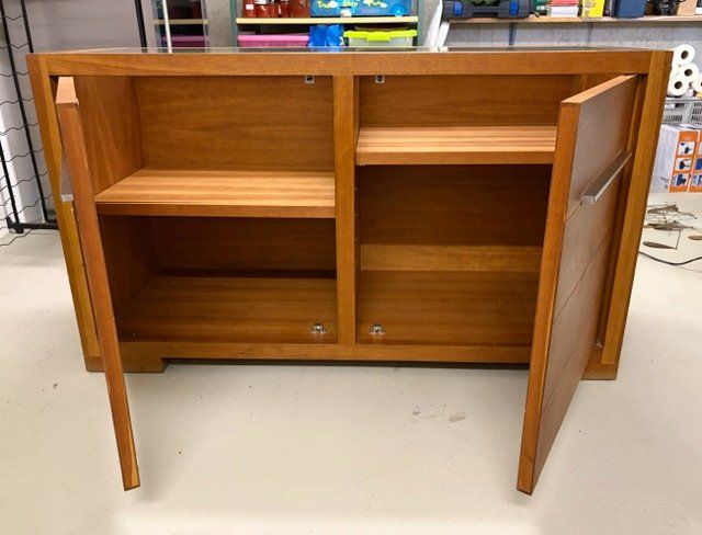 Kommoden: Sideboard, Massivholz, mit Glasscheibe – Gebraucht aus Affoltern a.A. von gotzra 1
