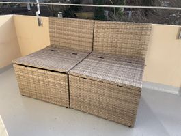 Stühle aus Rattan für den Balkon