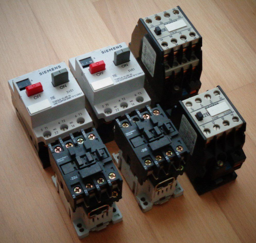 Siemens Componenti elettronici: Relais 230V  4x und Thermoswitch 2x – Usato da Dübendorf venduto da neringa 1