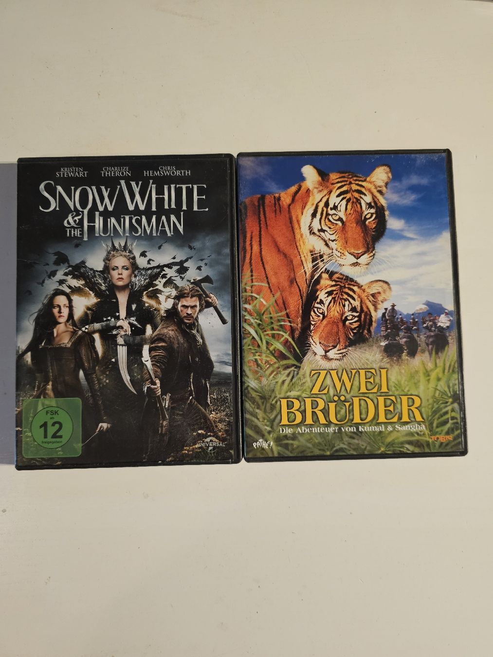 Alle DVDs: 2 DVDs: Zwei Brüder & Snow White – Gebraucht aus Solothurn von nat_8yg2