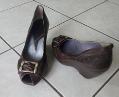 Chaussure avec talons compensés