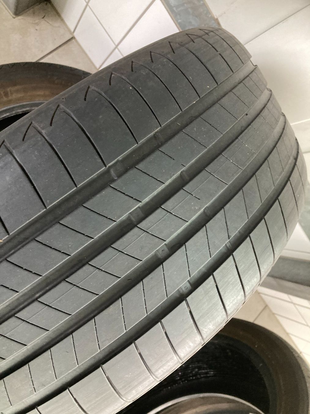 Volvo Pneumatici & Ruote complete: 235/50R20 Sommerpneu Bridgestone – Usato da Cham venduto da WB2223 6