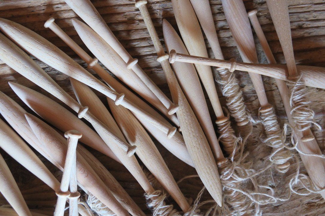 Kit bricolage: 26 Klöppel, Handarbeiten, Basteln – Usato da Schwanden i. E. venduto da luvia01 4
