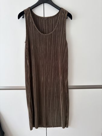 Olivgrünes Kleid , knielang, Grösse S
