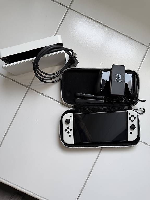 Nintendo Console: Nintendo Switch OLED Konsole – Usato da St. Gallen venduto da kev_6dm5 3