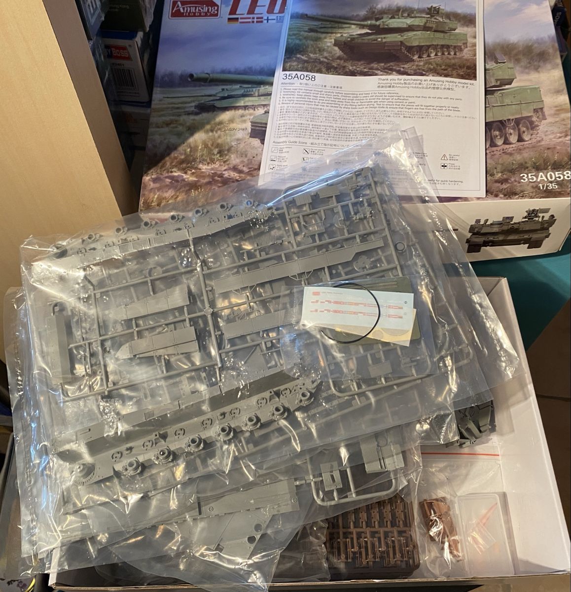 Kit di modellismo & Modellini statici: Leopard 2 A8 Amusing Hobby, 1:35 – Nuovo e nell'imballaggio originale da Ramersberg venduto da endbefund13 1