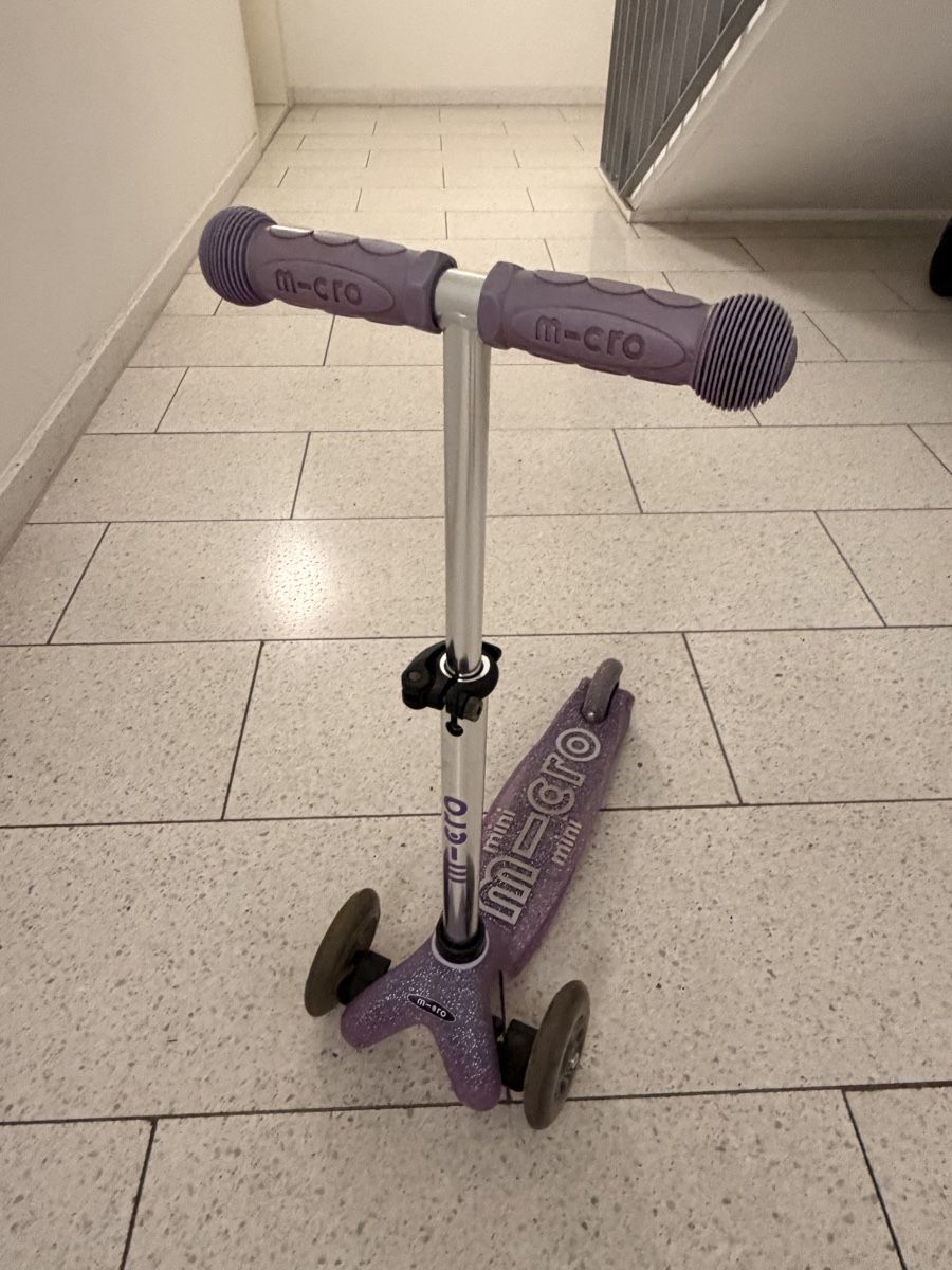 Micro Véhicules pour enfants: Mini Micro Scooter Purple Three-Wheeled – D'occasion à Zürich par Vikkinikki