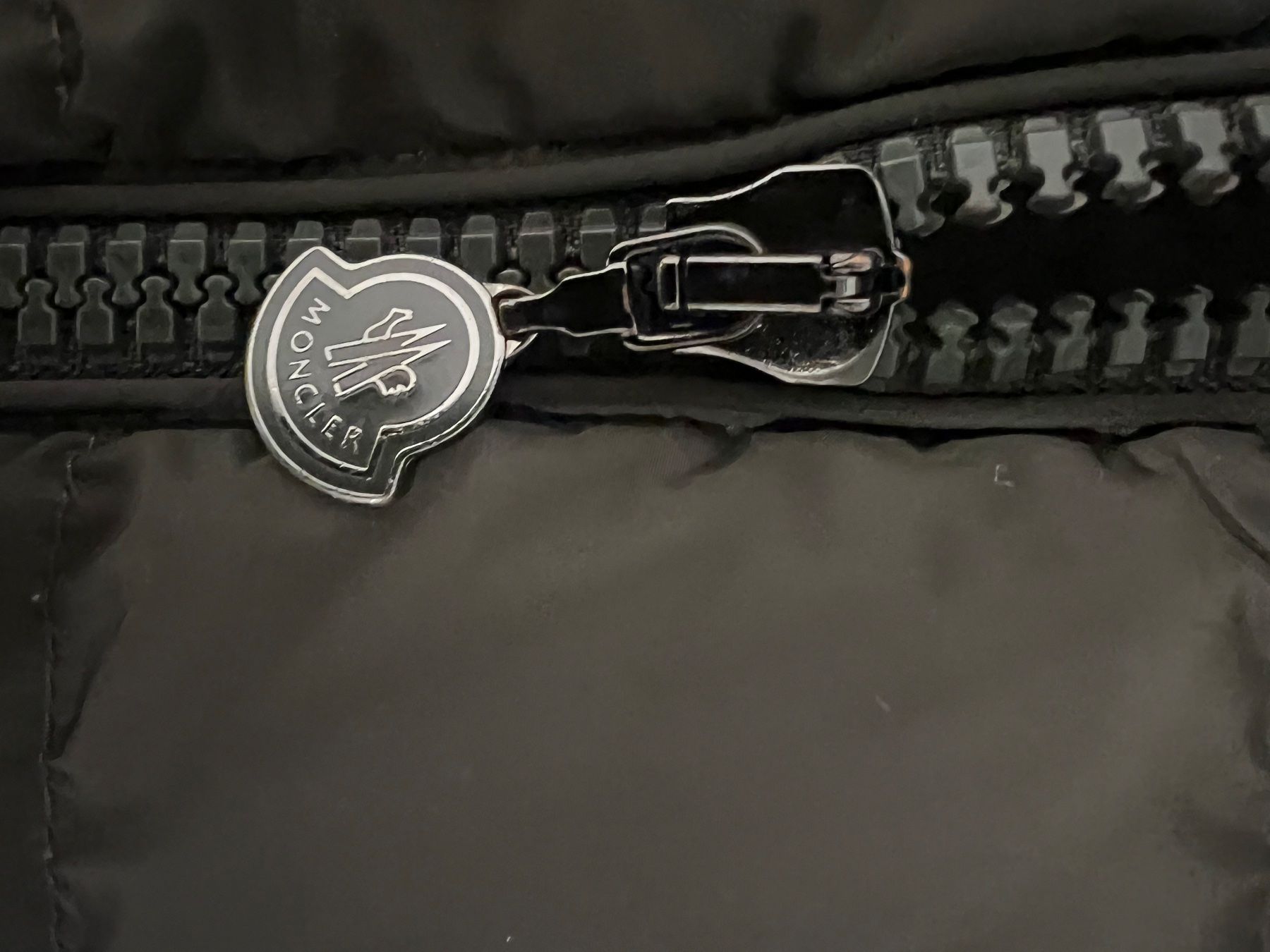 Moncler Giacche: Moncler Daunenjacke dunkelgrün – Usato da Uitikon Waldegg venduto da chrigi.ruch 6