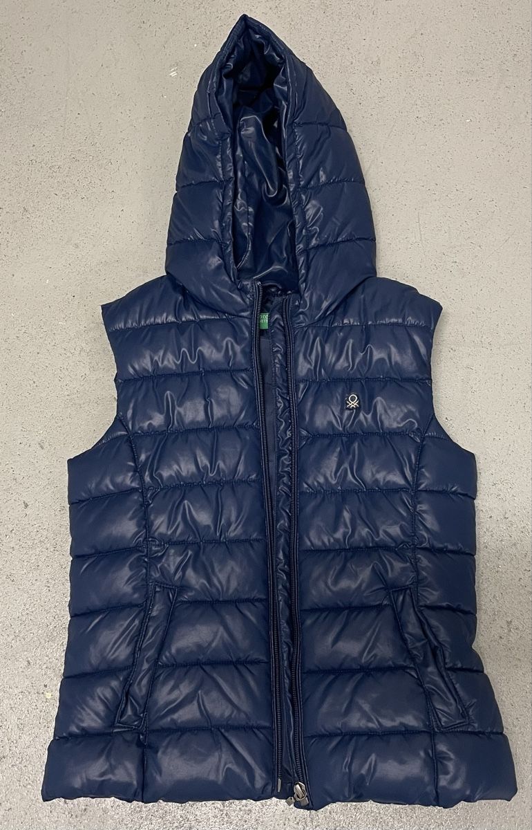 Benetton Altro abbigliamento per bambina: Steppveste Grösse 140-152 – Usato da Nussbaumen AG venduto da kisha28