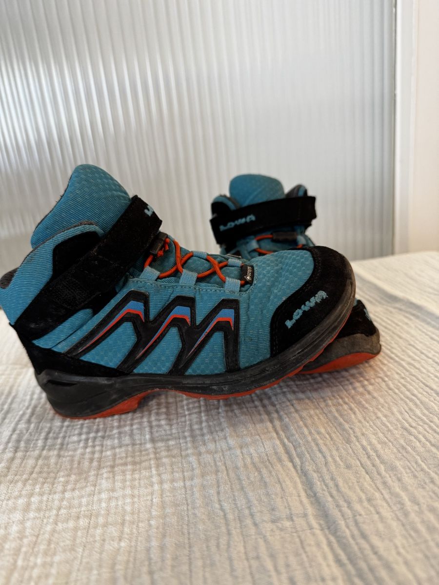 Lowa Schuhe für Jungen: Wanderschuhe Lowa Kinder Grösse 30 – Gebraucht aus Kreuzlingen von leo_dpx2