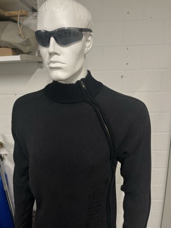 Schwarzer Strickpullover mit Reissverschluss, Grösse L/ XL