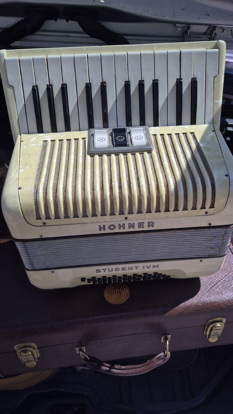 Hohner Musikinstrumente: Hohner Student IV M – Gebraucht aus Rämismühle von beni0010