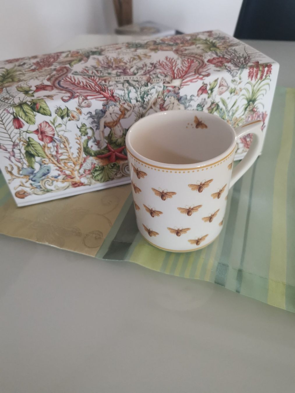 Dior Tazze: Dior Home Tassen Set – Nuovo e nell'imballaggio originale da Fehraltorf venduto da freeform2020