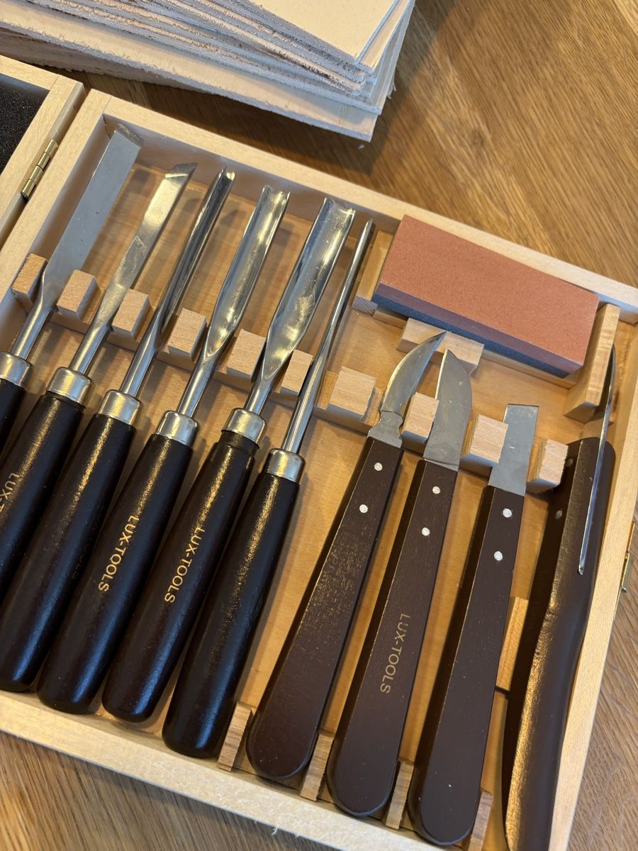 Lux Tutti gli attrezzi: Grosses Schnitzset Lux Tools neuwertig – Nuovo (secondo la descrizione) da kaiseraugst venduto da natig 2