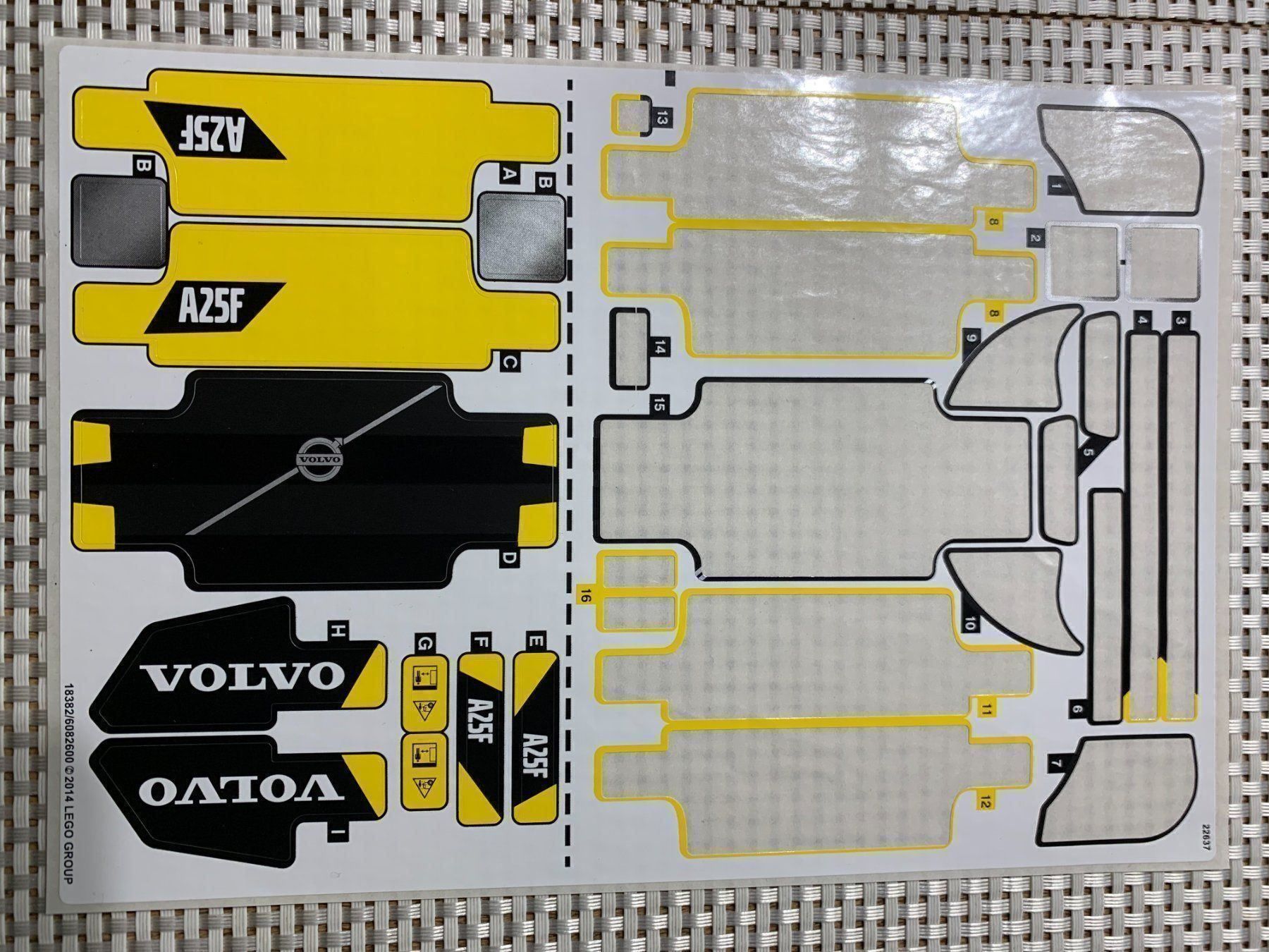 Lego Spielzeuge: Lego Technic 42030 Sticker-Set, Radlader – Gebraucht aus Buochs von Techtelmechtel