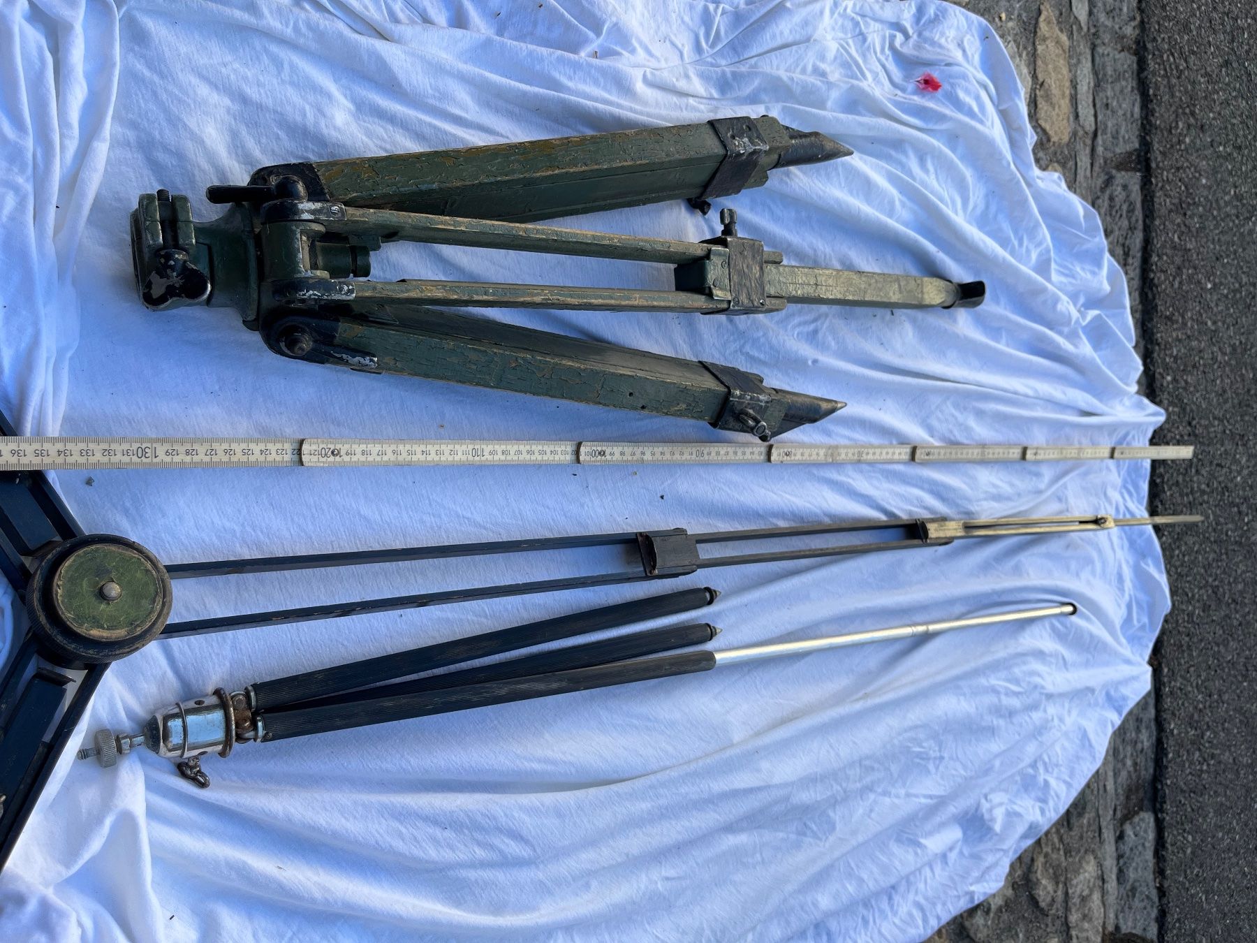 Treppiedi & Teste: Vintage, alte Stative, 3 Stück – Usato da Muenchenstein venduto da linkerhandschuh 1