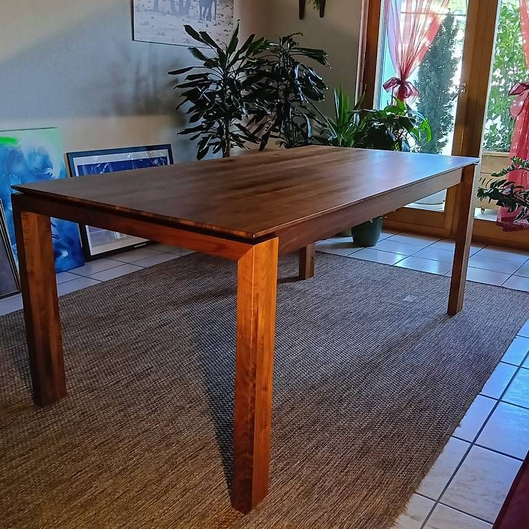 Tische: Table à rallonge noyer massif + set 6 chaises hêtre laqué – Gebraucht aus Sierre von ser_xl7g 4