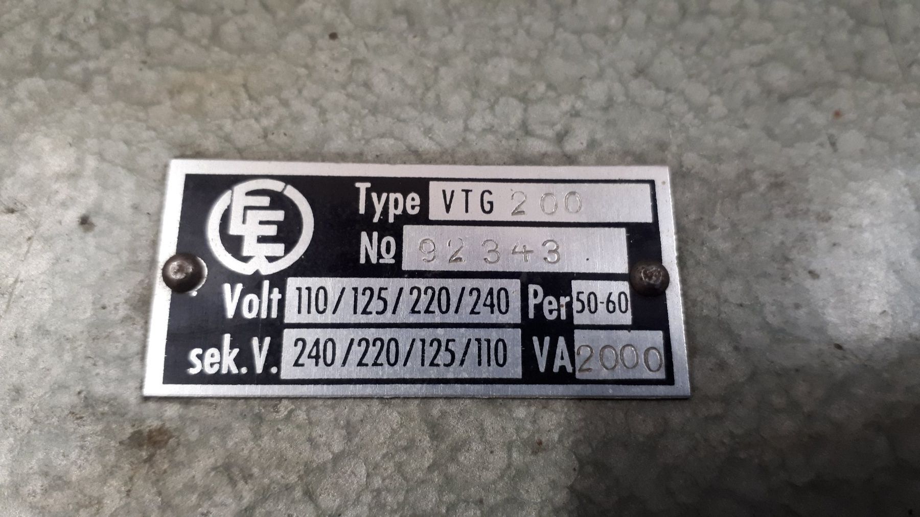 Componenti elettronici: Vorschalt Transformator VTG200, 2000VA, 110/220V – Usato da Madiswil venduto da 20gls 2