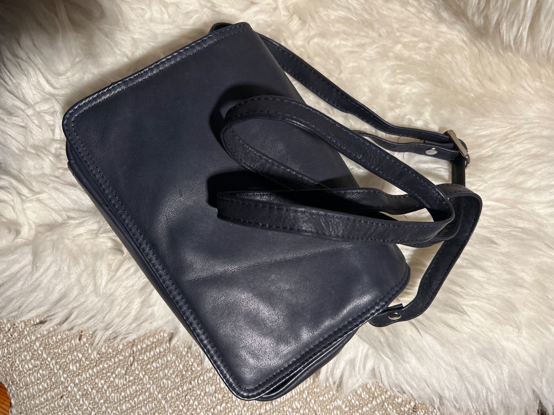 Sacs femmes: Kleine Leder Tasche navy blue – D'occasion à Feuerthalen par Anna_Swift 4