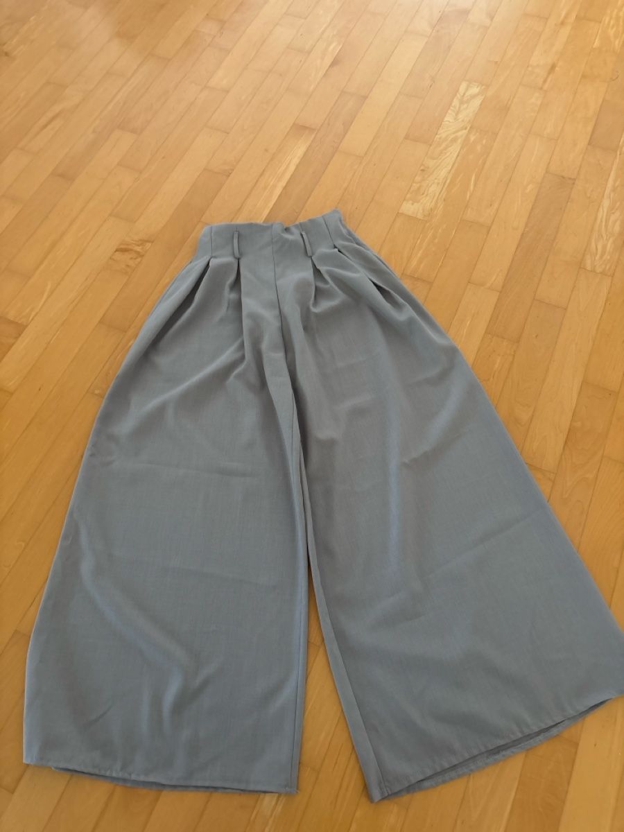 Pantalons: Wide leg Hose Gr S-M hellgrau – Neuf (Voir description) à Embrach par Dmoney