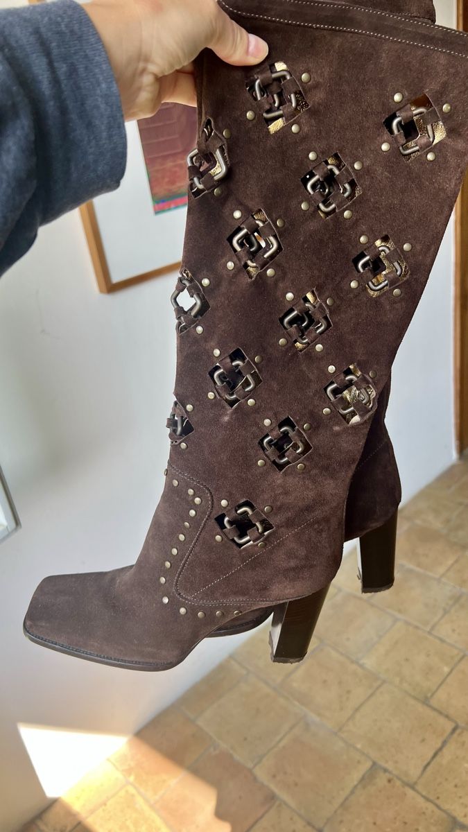 Dolce & Gabbana Scarpe da donna: D&G brown suede boots, size 39. – Usato da Zürich venduto da sil_wx77