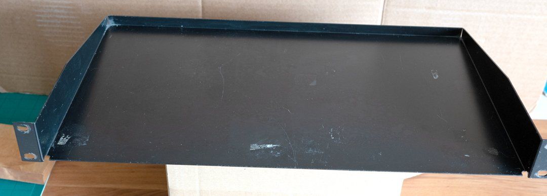 Strumenti musicali: Music effects rack shelf, metal. – Usato da Zürich venduto da AuctionAlan 1