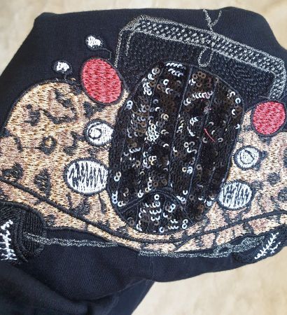 T-SHIRT SCHWARZ MIT PAILETTEN S VON QU STYLE STICKEREI